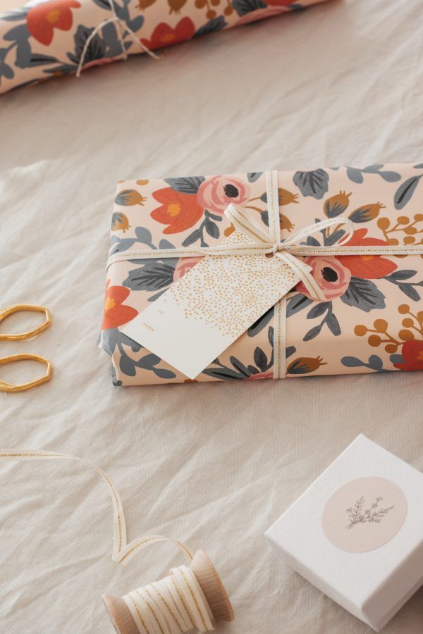Roses Gift Wrapping Service