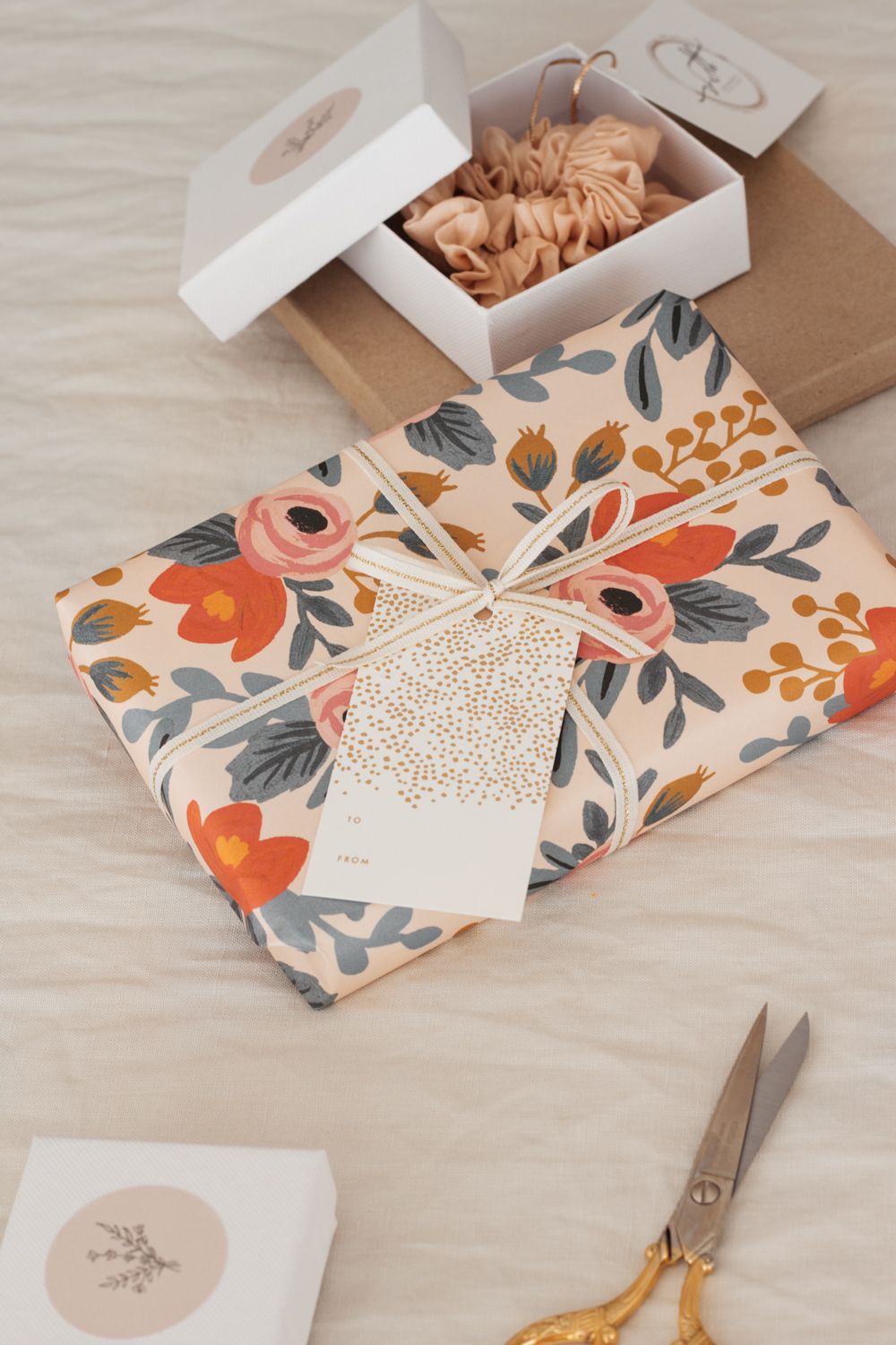 Roses Gift Wrapping Option