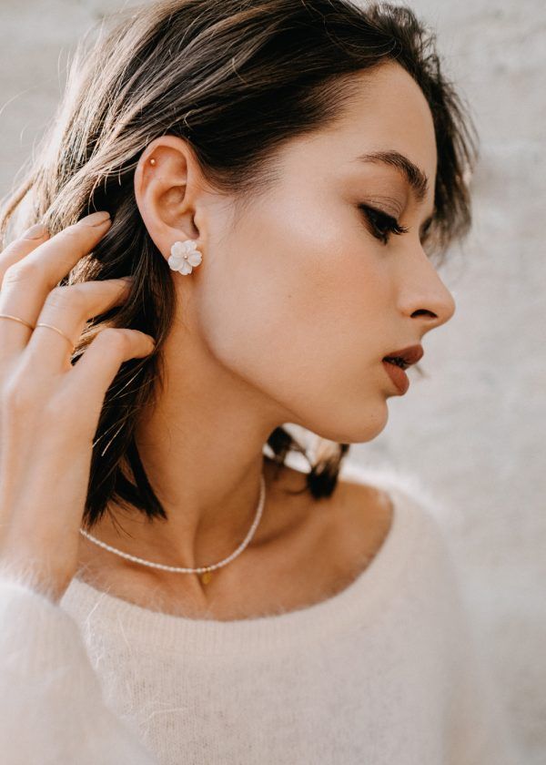 Mila Small Flower Earrings