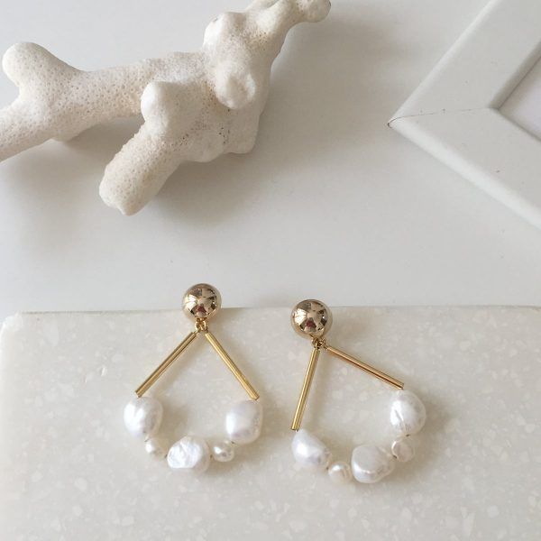 Las Perlas Triangle Earrings