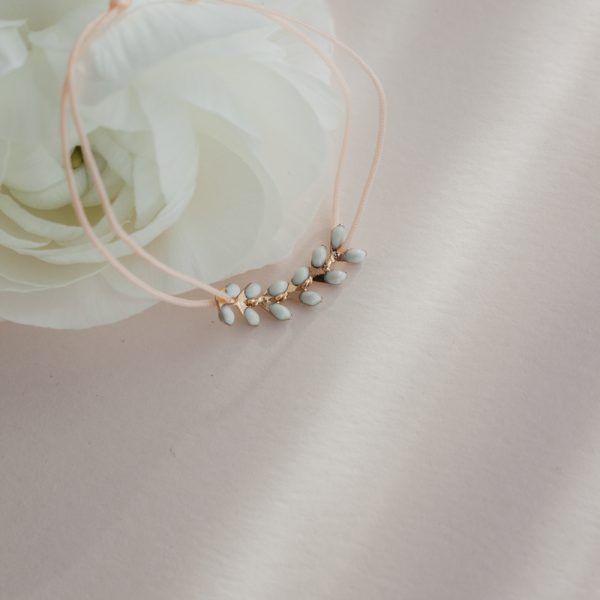 White Leaf Thread Bracelet