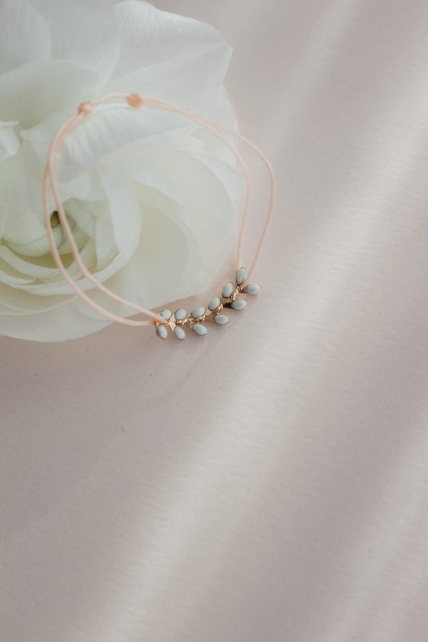 White Leaf Thread Bracelet