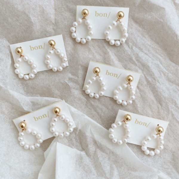 White Petites Perles Hoop Earrings