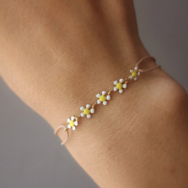 Flora Thread Bracelet