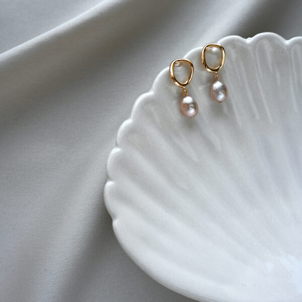 Clover Pearl Earrings