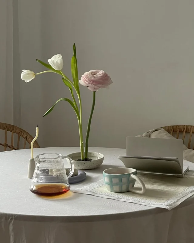 your favorite morning handmade mug 🩵
——
#homeandfleur