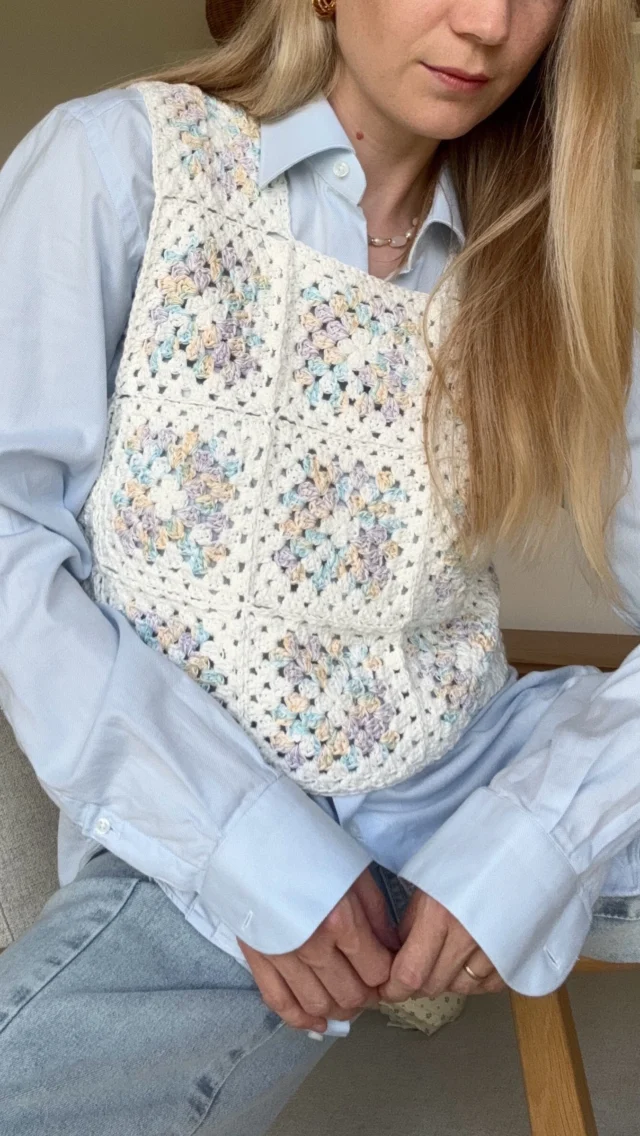 the favorite granny squares ❤️ 
now online on homeandfleur.com 
——
#homeandfleur 
#crochetlove #crocheting #craftspire #crochetersofinstagram #hakeln #crochetaddict #grannysquares #grannysquare #crochetwear #crochettops #crochetcardigan #crochetlover #crochetlovers #crochetloversofinstagram #handcrochet #crochetart #crochetinspo #crochetinspiration #lugano #swissonlineshop #swissmade #zurich #häkeln #createmakeshare #makersgonnamake
